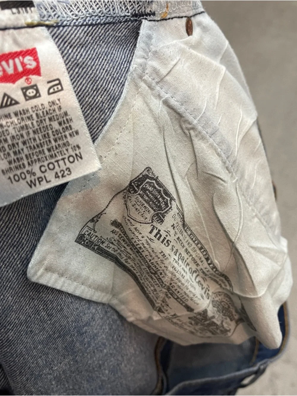 Levis 501 Jeans Mens 44x32 Blue Denim Straight Leg Button Fly cotton Tag